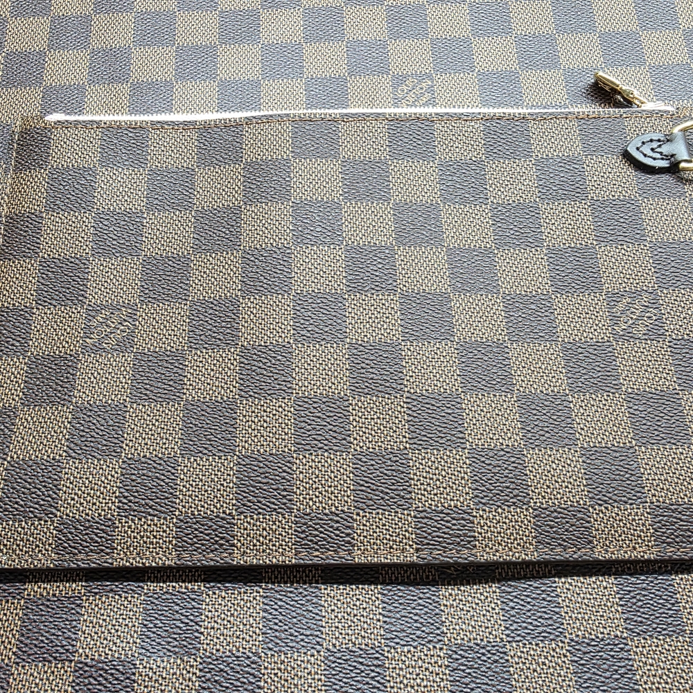 Louis Vuitton NeverFull Pouch....pink Inside